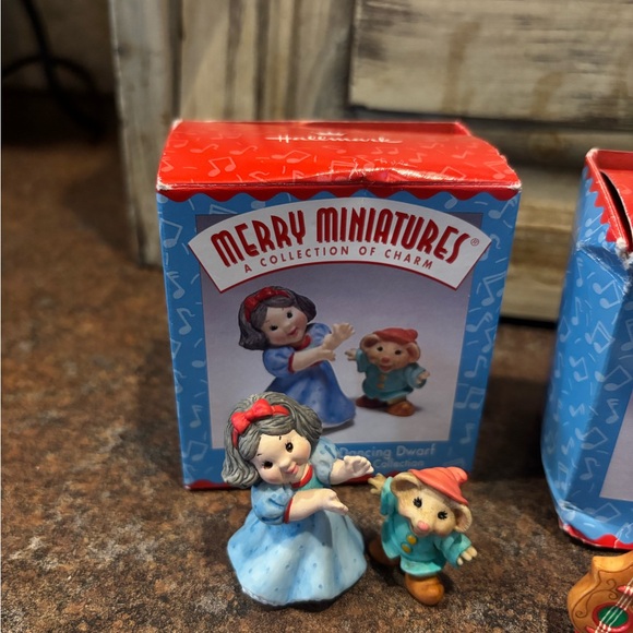 $3 SALE Snow White and Dwarfs Set - Picture 5 of 7